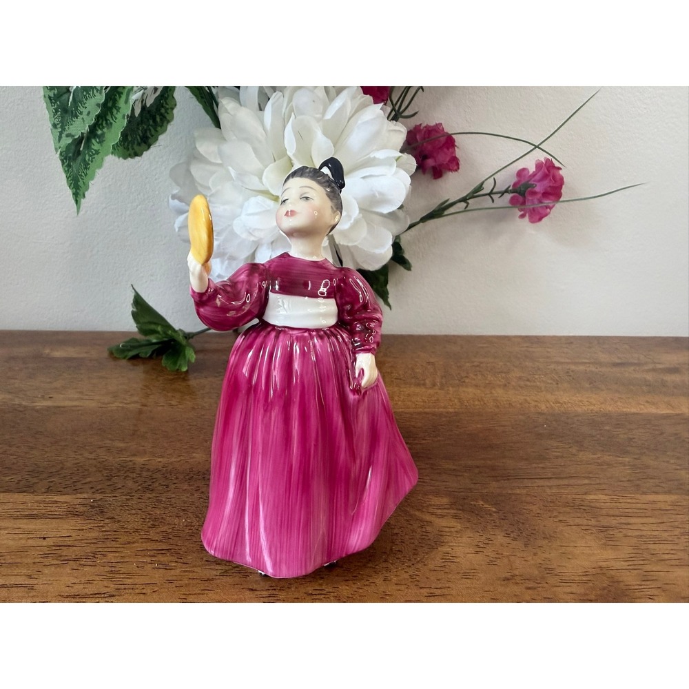 Royal Doulton Vanity HN2475 Figurine Peggy Davies Pink Dress Lady With Mirror
